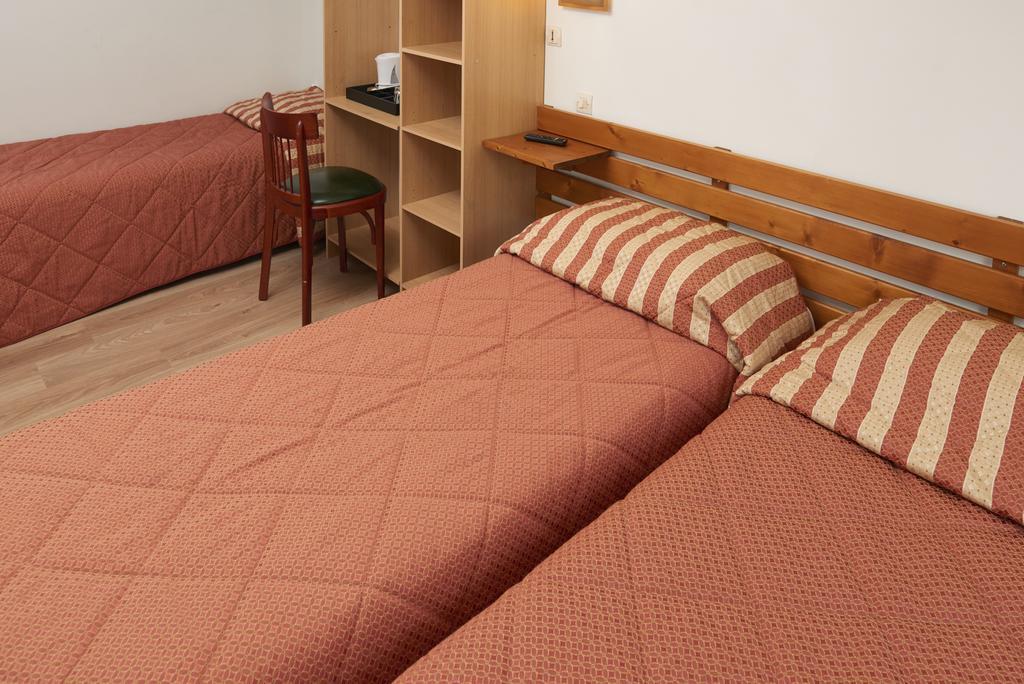 Chambres D'Hotes Du Colvert 포르주레오 외부 사진